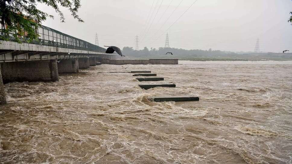 Yamuna's Water Level in Delhi Crosses Danger Mark, Possibility of Flood Again in Low-Lying Areas