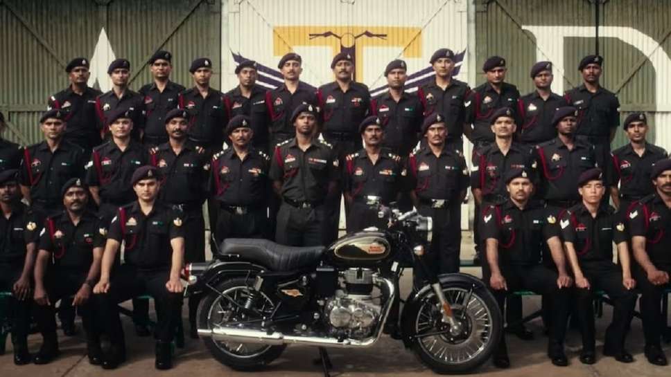 Buy New-Gen Royal Enfield 350 Base Model in Military Red & Military Black at an EMI of Rs 5,752