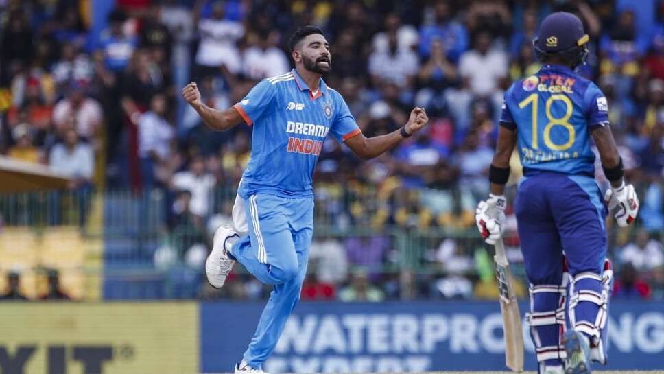 IND vs SL Asia Cup Update Indian pacers wreaked havoc as soon as the match started, Siraj took 4 wickets in one over