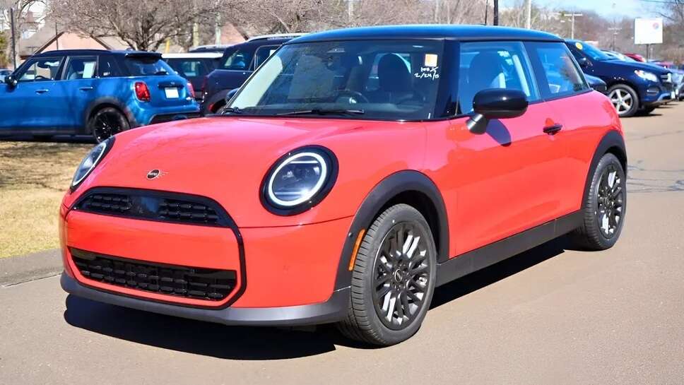 MINI Cooper 2-Door! Bring it home for just ₹5.90 lakh with a top speed of 531km/h