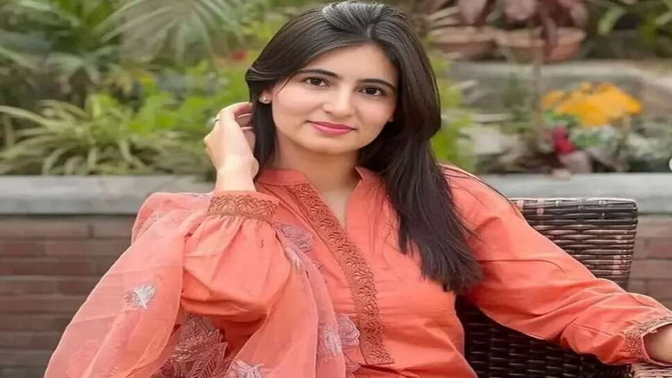 Toppers who cleared IAS without coaching, Srishti Dabas category General or OBC, Srishti Dabas age, Srishti Dabas IAS biography, Srishti Dabas current posting, Srishti Dabas study routine, Srishti Dabas education qualification, Srishti Dabas strategy UPSC