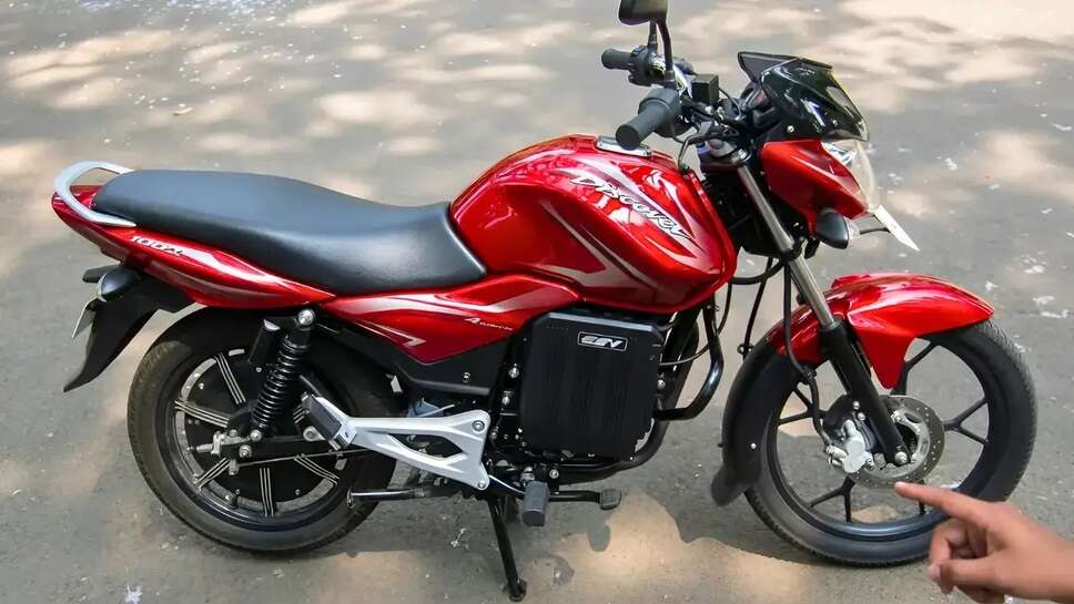 Bajaj Discover Electric: Bajaj Auto has steadily strengthened its foothold in the Indian two-wheeler market, introducing models that have not only won the hearts of customers but also created a distinct identity on Indian roads. The Bajaj Discover is one of its successful models, providing a reliable vehicle at an affordable price to millions. Since its launch, this bike has become a topic of much discussion.