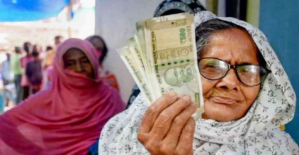 how many years of service is required for full pension, Additional pension after 70 years, Additional pension after 85 years, Increase in pension after 65 years of age, Additional pension for 80 years and above in Central Government, Increase in pension after 75 years of age, Pension after 75 years of age, Free pension for senior citizens in India