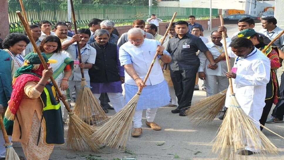 Gandhi Jayanti is on 2nd October and a day before that i.e. today on 1st October, the entire country will pay homage to Bapu by conducting cleanliness campaigns at various places.