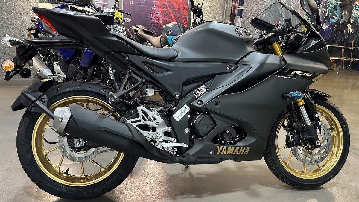 Yamaha R15 V4 Bike Comes To Make Girls Crazy With its Dashing Look ...