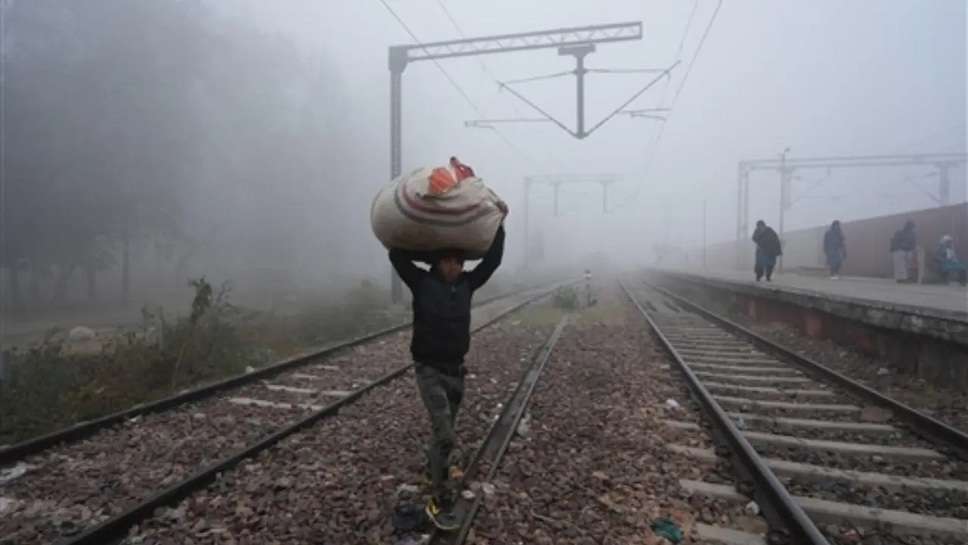 Fog Knocked in Delhi Along With Cold