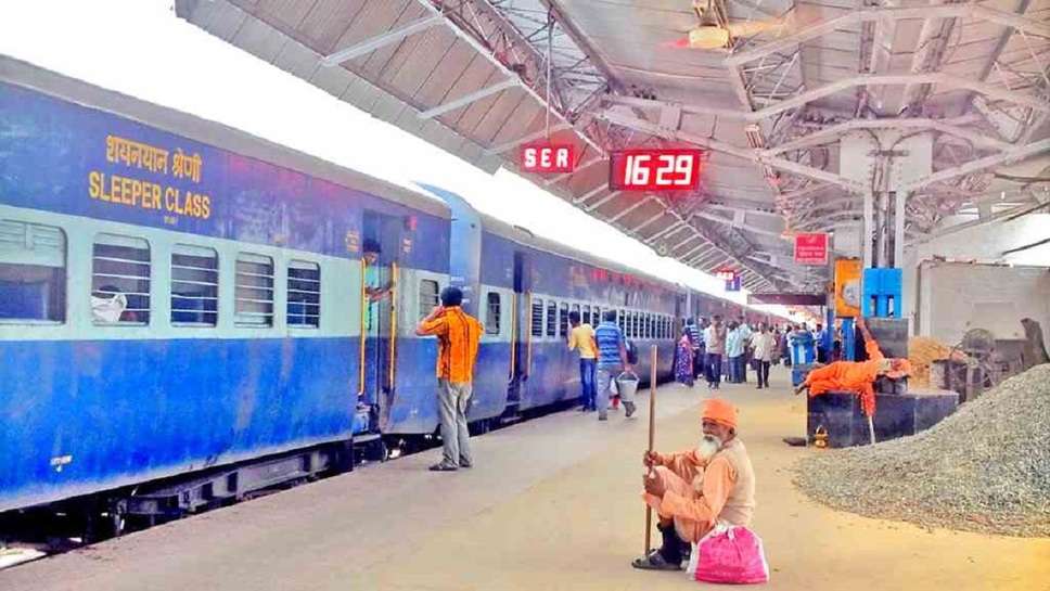 Indian Railways: This is Only Strange Railway Station in India, Where Train Stop in 2 Districts at Same Time